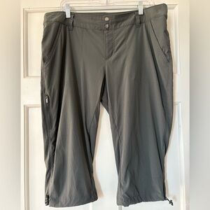 Columbia Womens Cropped Hiking Pants Size 16 Gray Omni-Shield™ UPF 50 Gorpcore